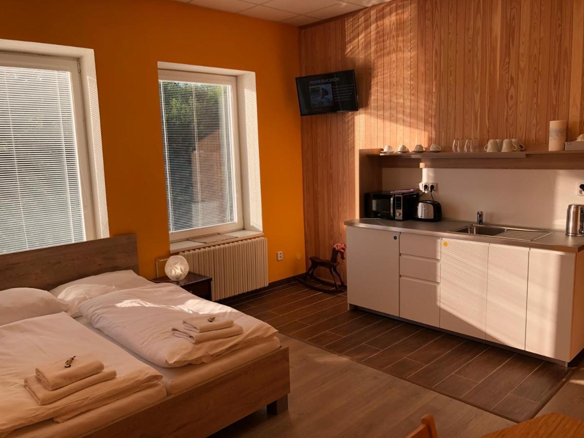 Dnm Inn Korycany Экстерьер фото