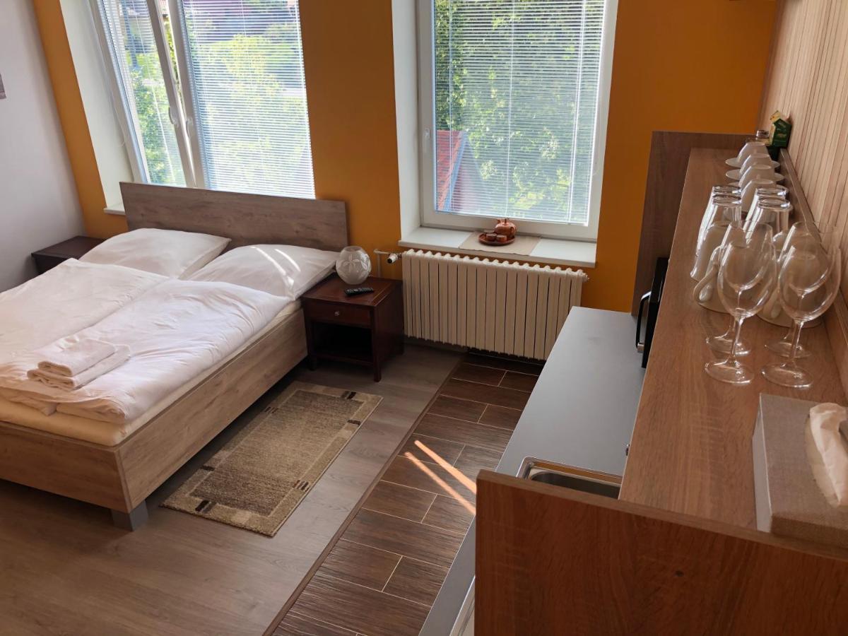 Dnm Inn Korycany Экстерьер фото