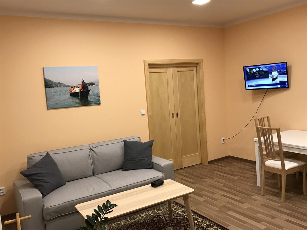 Dnm Inn Korycany Экстерьер фото