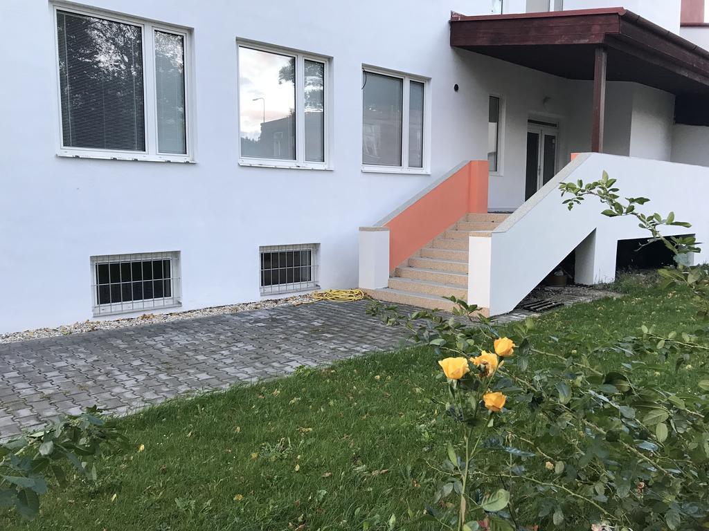 Dnm Inn Korycany Экстерьер фото