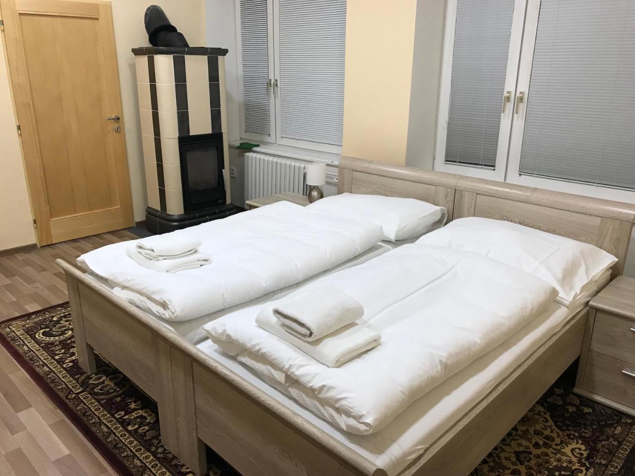 Dnm Inn Korycany Экстерьер фото